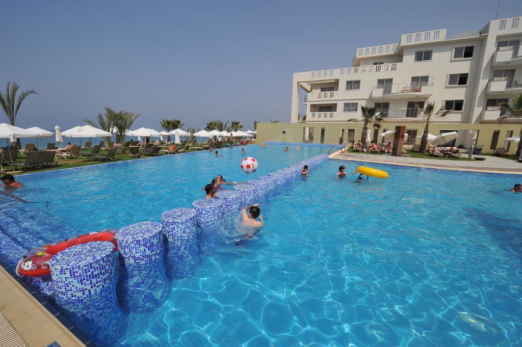 Capital Coast Resort And Spa Paphos Esterno foto