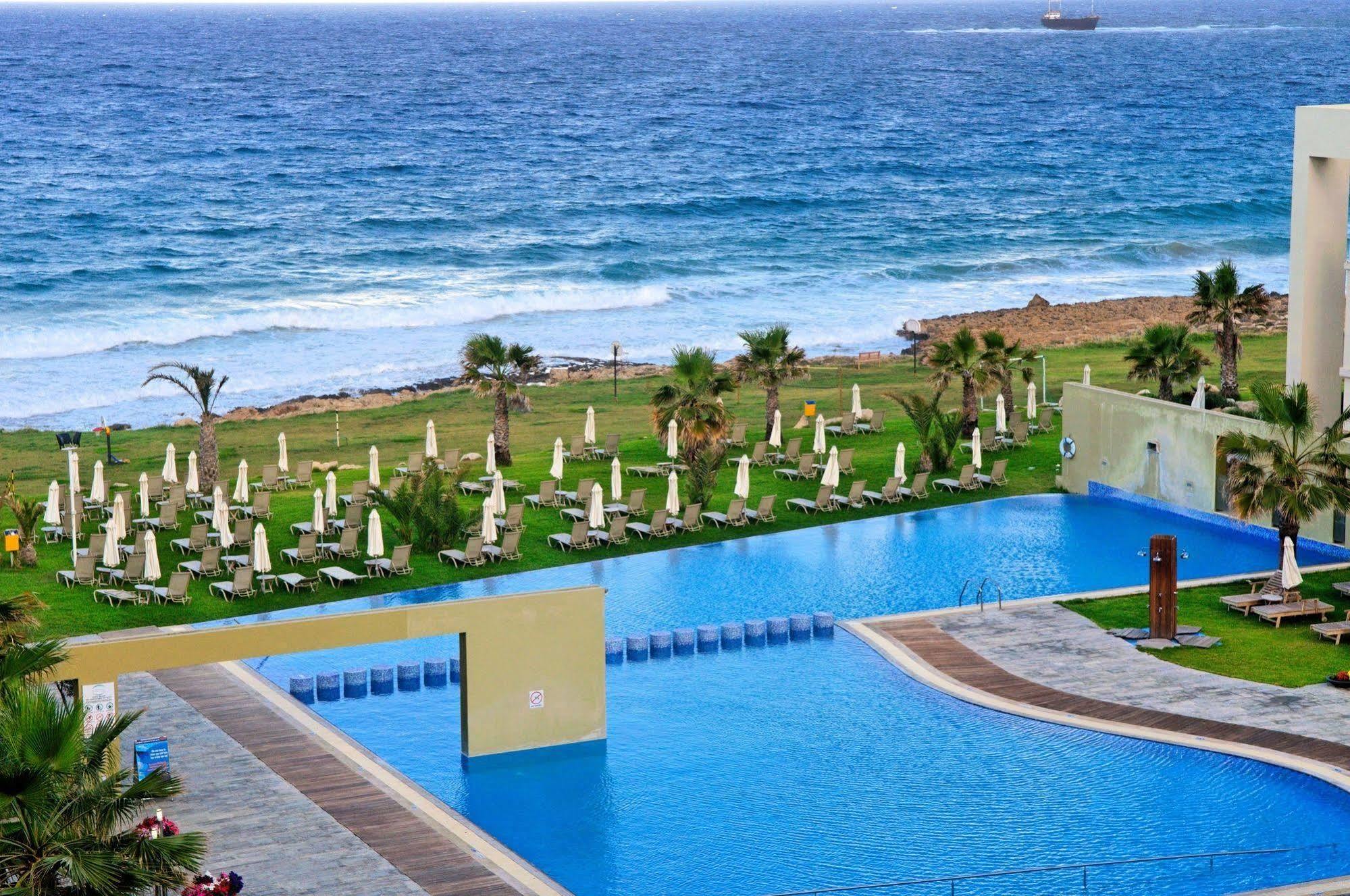 Capital Coast Resort And Spa Paphos Servizi foto